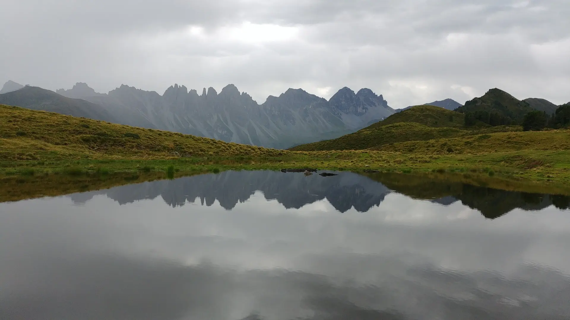 Kalkkögel - Spiegelung im Salfainer See | © Annette Gröbner
