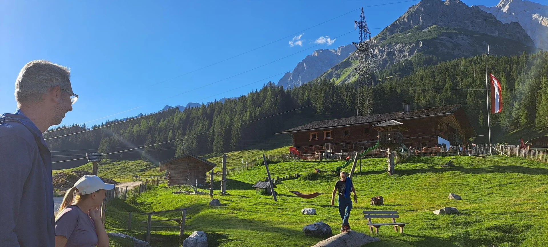 Dientalm, 1380m mit Taghaube, 2159m | © privat