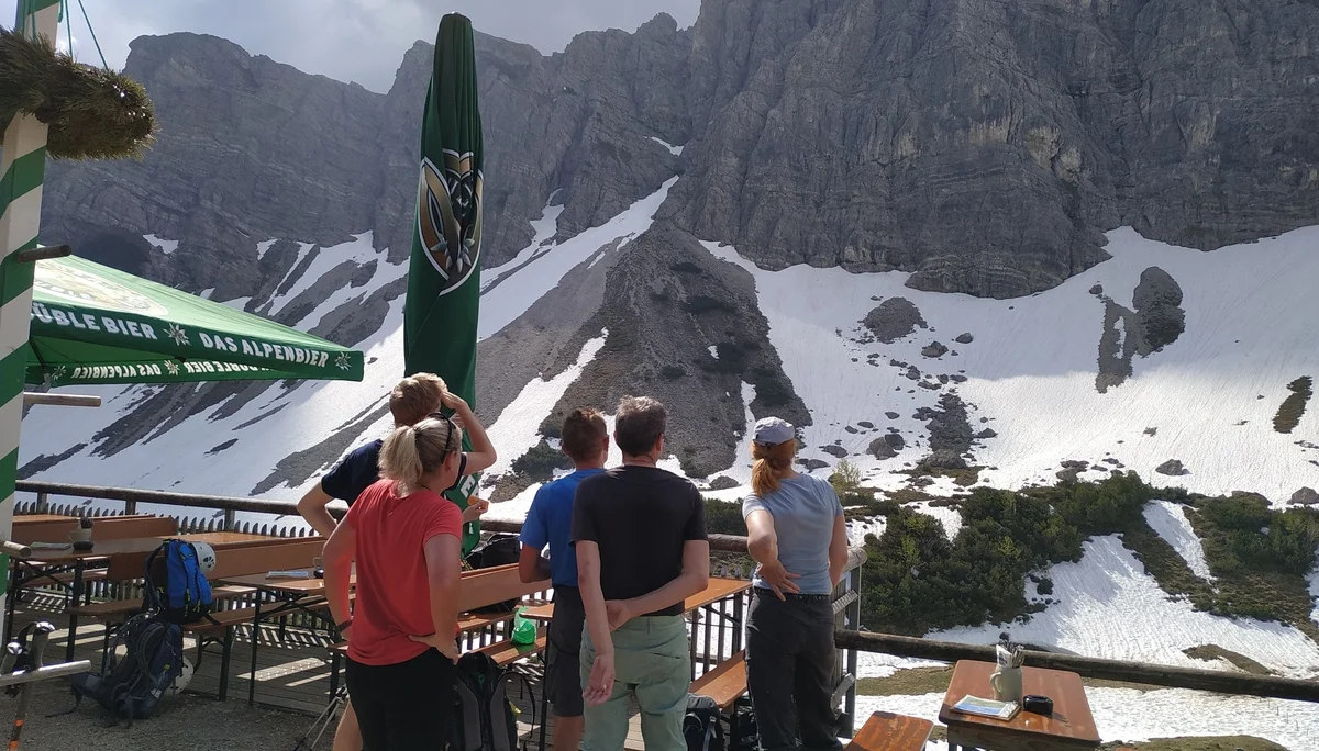 Kritische Blicke von der Landsberger Hütte | © privat