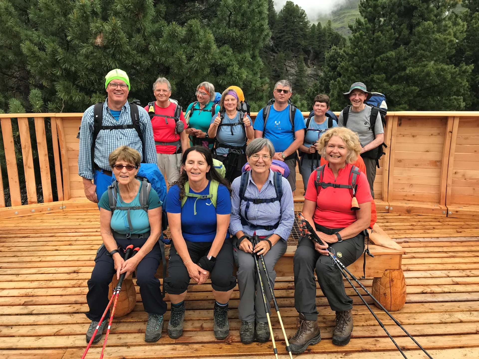 Gruppe auf der Zirbenterrasse | © privat