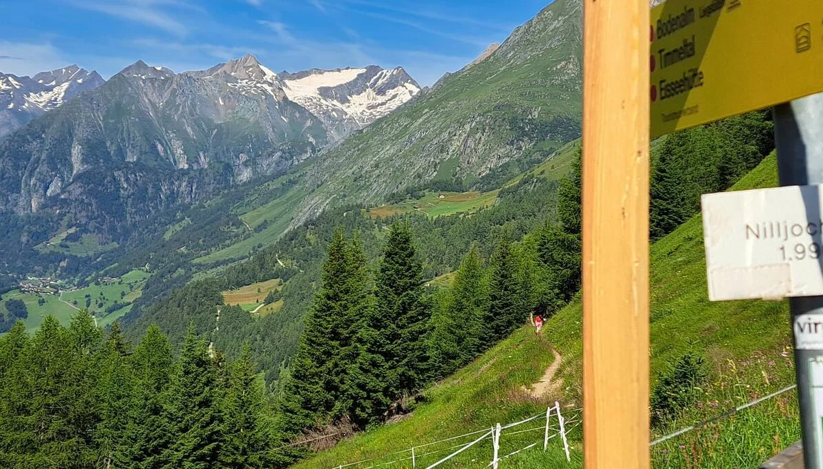 In den Höhenweg zur Stabanthütte | © C.Ammann