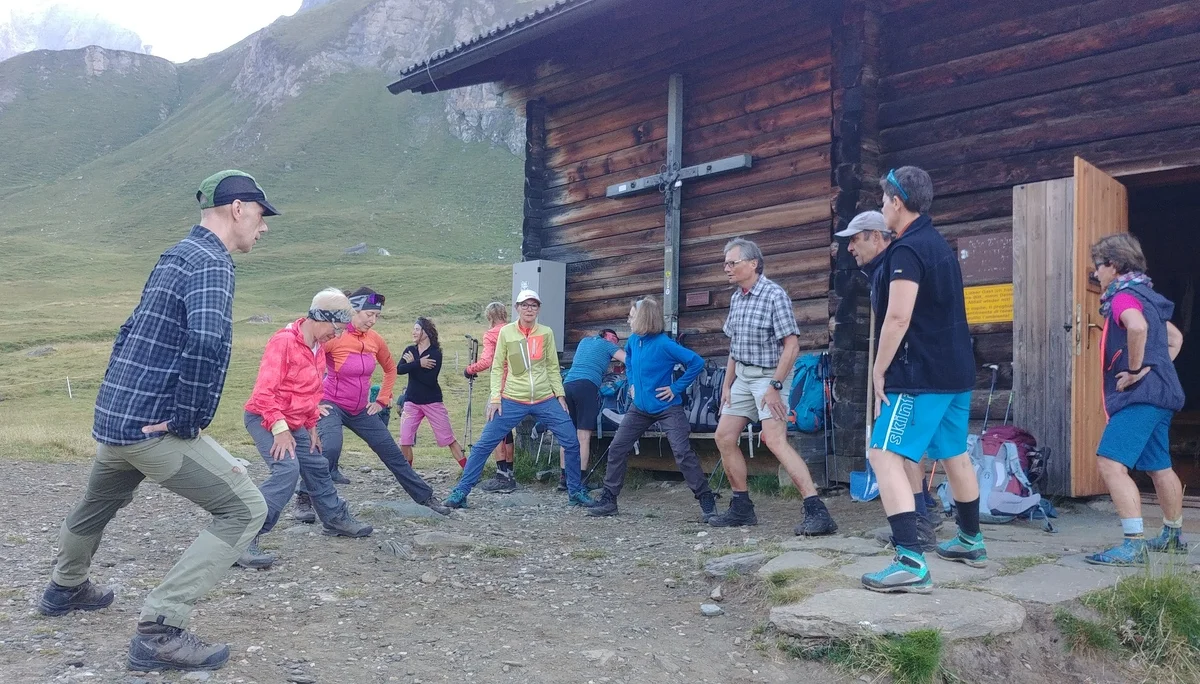 Morgengymnastik vor der Brixner Hütte | © Annette Gröbner