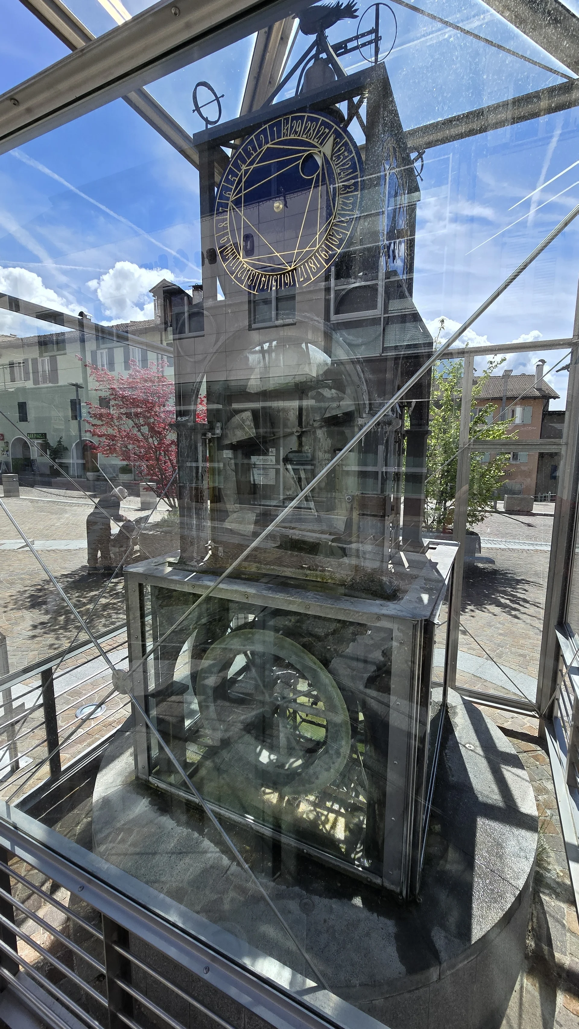 Historische Wasseruhr am Marktplatz von Fondo | © Manfred Gröbner