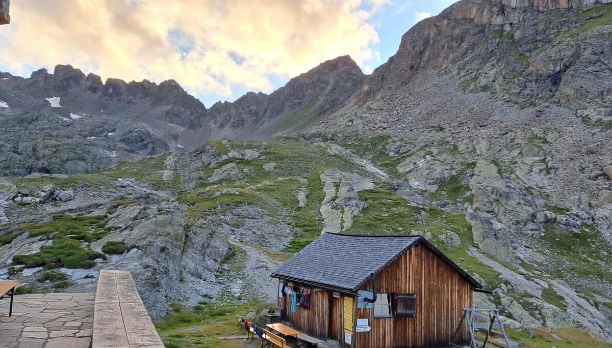 Erlanger Hütte nach Westen | © C.Ammann