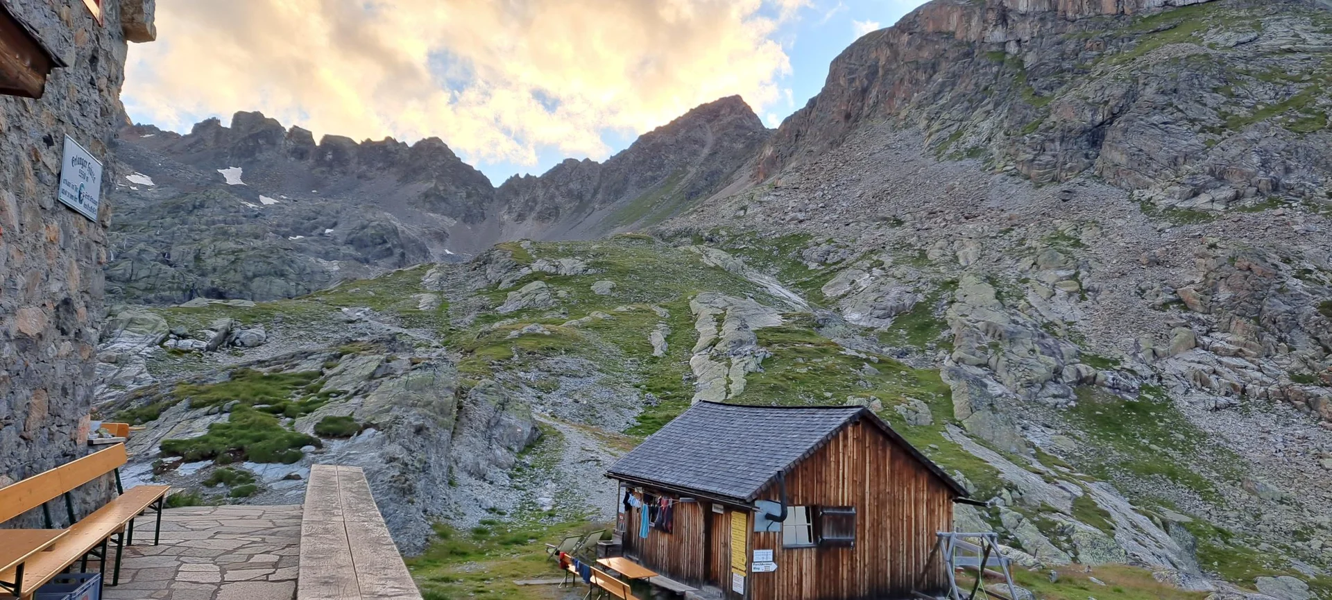 Erlanger Hütte nach Westen | © C.Ammann