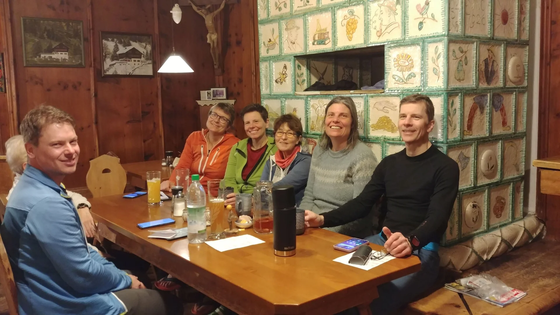 Meissner Kachelofen in der Hütte | © Annette Gröbner