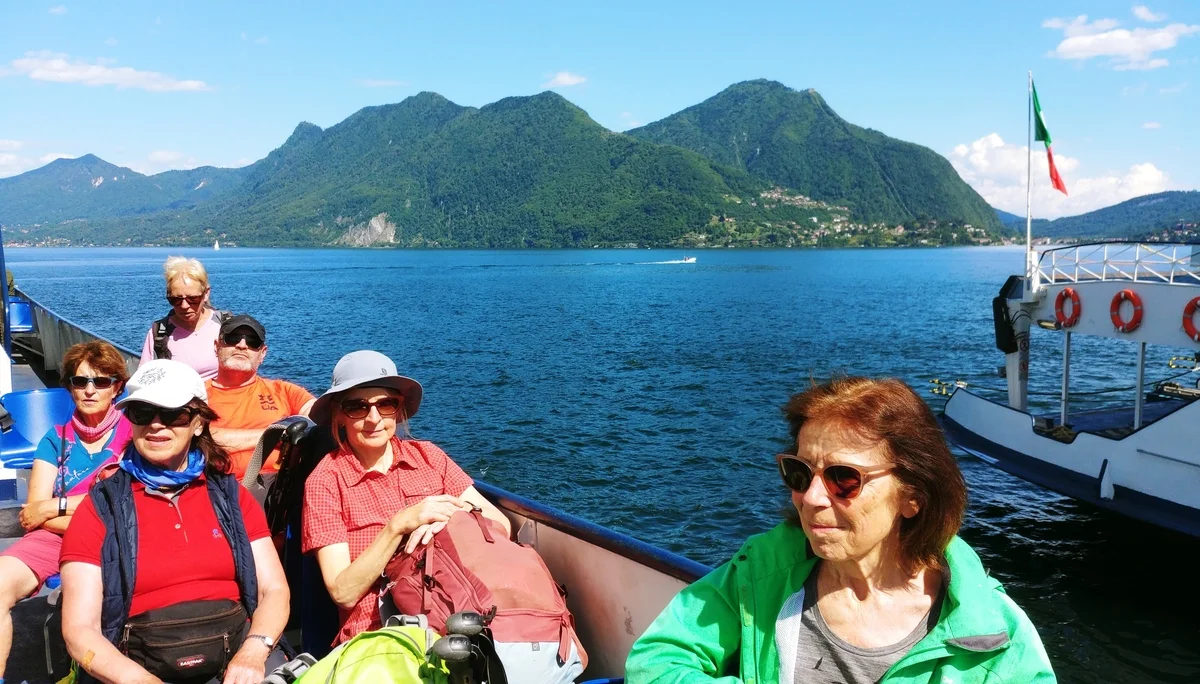Rückfahrt mit Fähre; im Hintergrund der Sasso del Ferro | © Annette G.