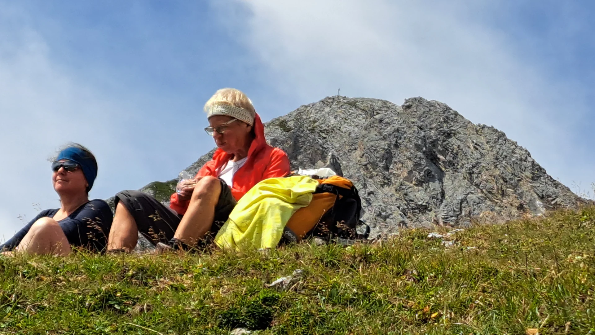 chillig am Kreuzjöchl mit Sicht auf die Rumer Spitze | © privat