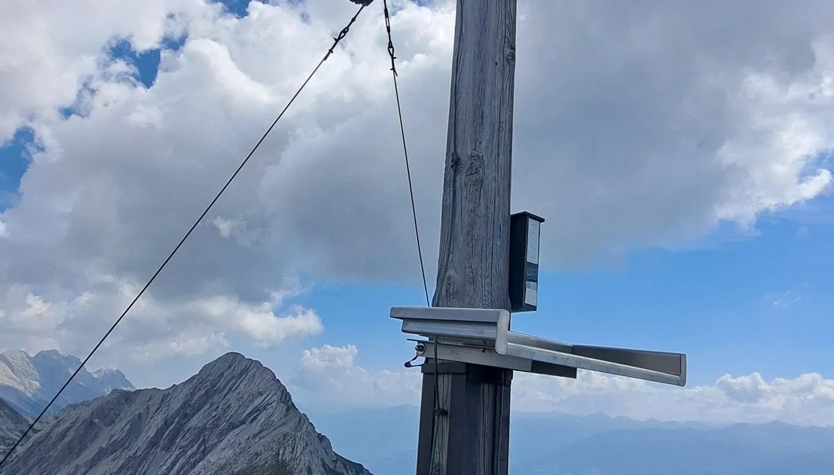 Gipfelkreuz der Mannlspitze 2366m | © privat