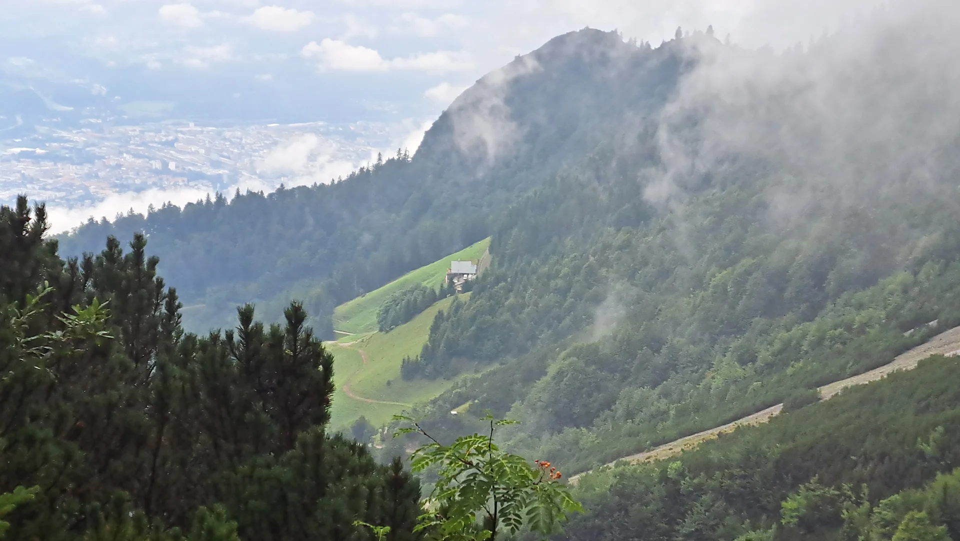 am Howechersteig mit Sicht auf die  Thaurer Alm | © privat