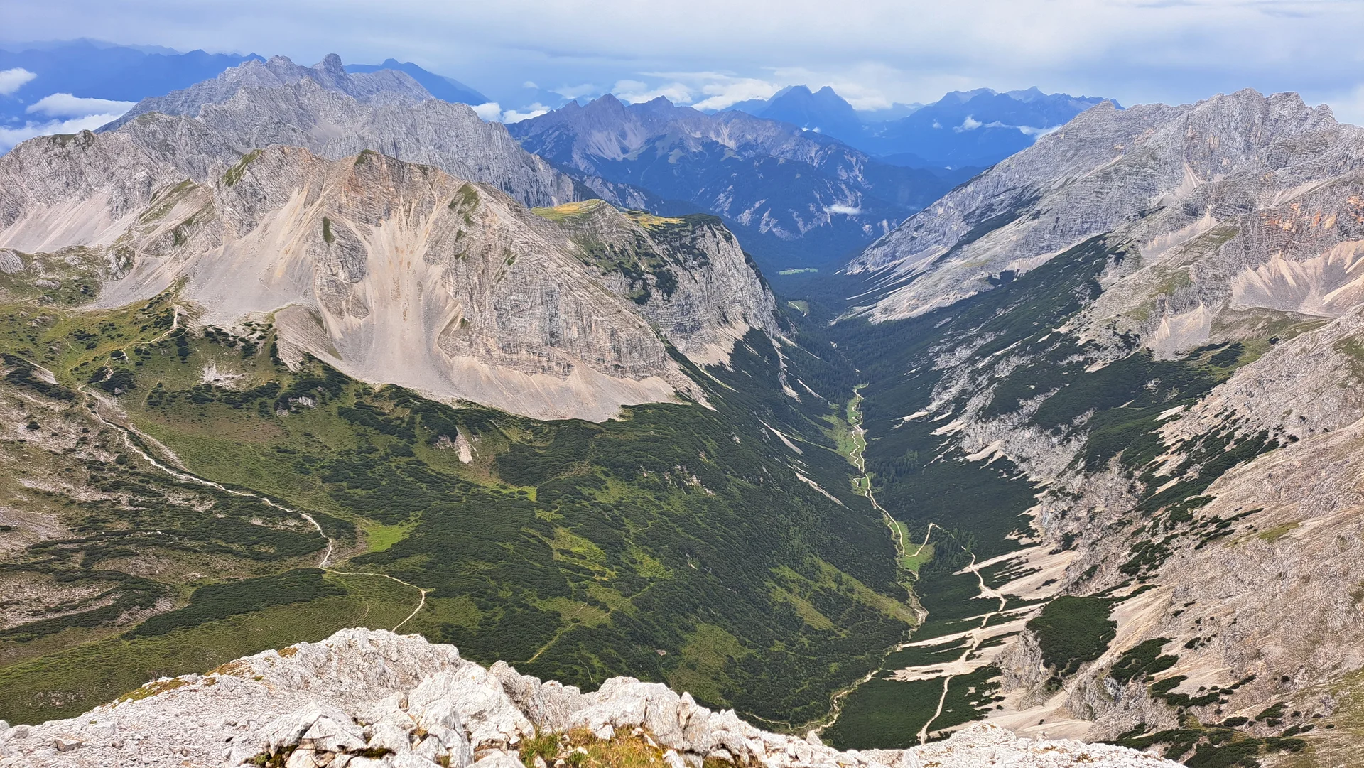 Blick von der Stempeljochspitze ins Samertal | © privat