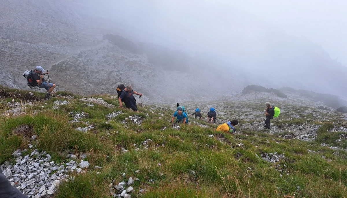 Steig mit Seilversicherung im Abstieg zur Thaurer Alm | © privat