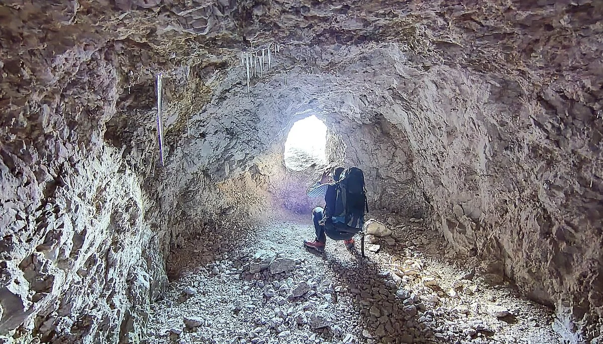 Stollen mit Eiszapfen unter dem Arzalpenkopf | © Sonja Schön
