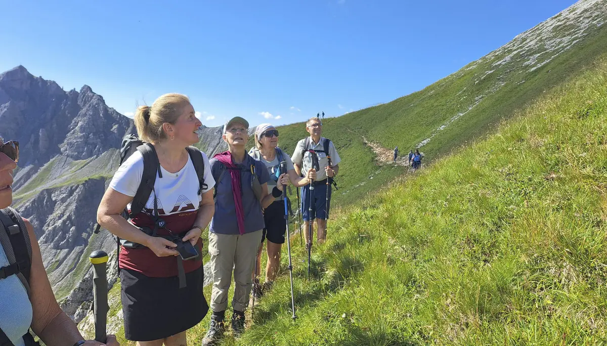 alle Blicke auf die Serles | © Carola A.