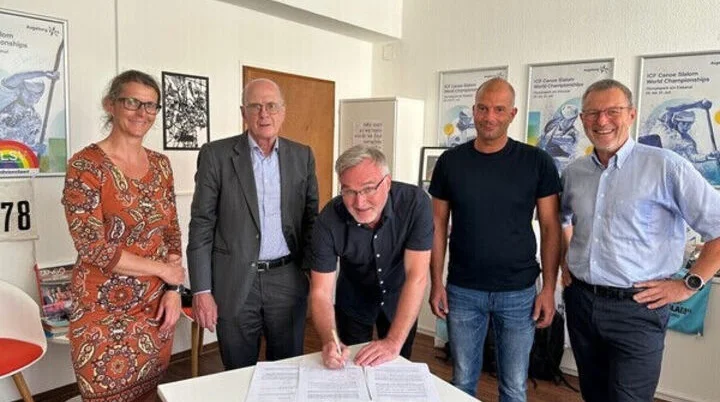 Unterzeichnung des Pachtvertrags mit Vertretern der Stadt Augsburg | © Stefan Kern