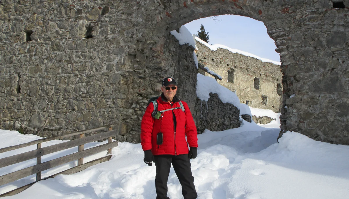 Erwin vor dem Eingangstor | © DAV Augsburg Senioren