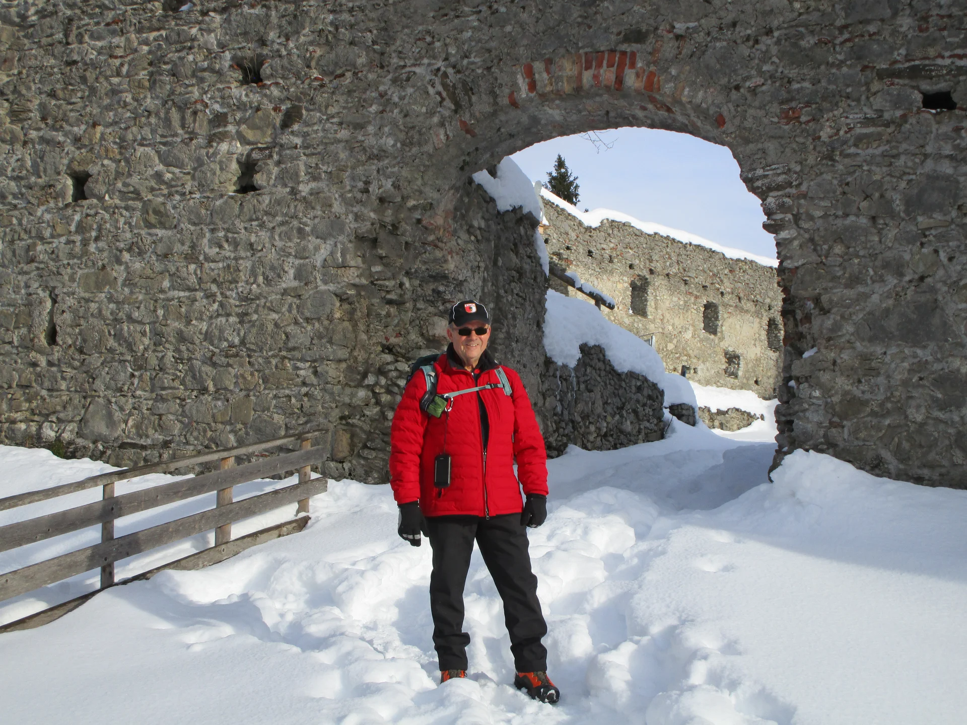 Erwin vor dem Eingangstor | © DAV Augsburg Senioren