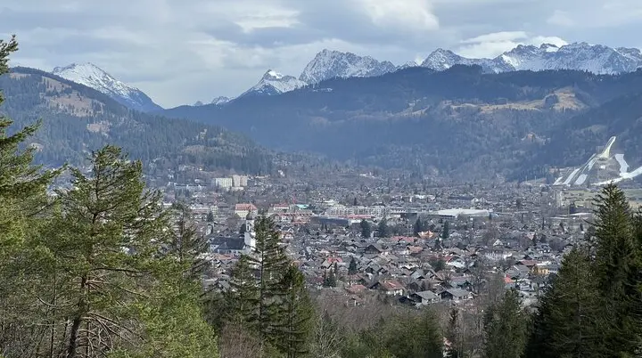 Blick auf Garmisch-Partenkirchen | © DAV Augsburg Senioren