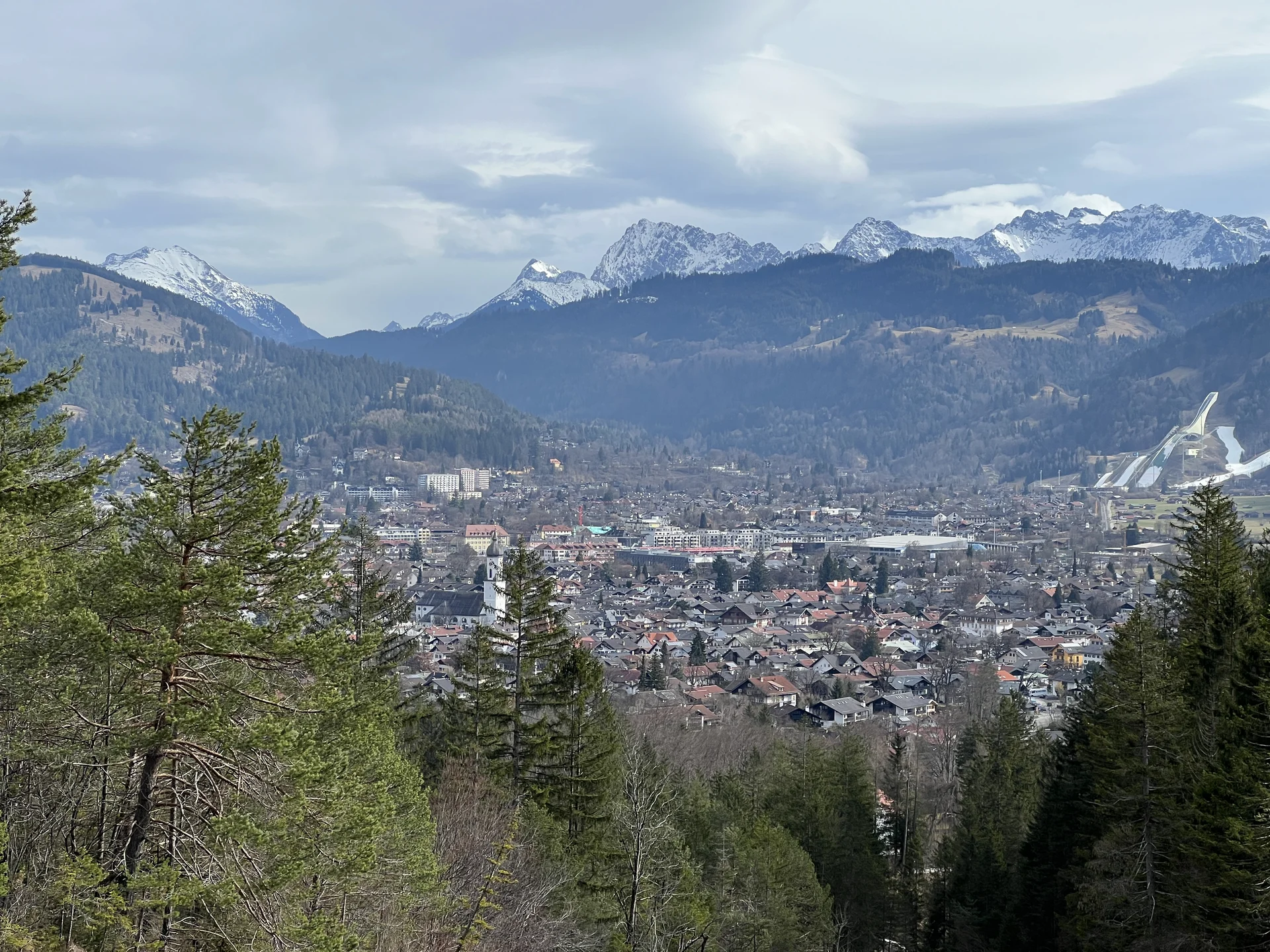 Blick auf Garmisch-Partenkirchen | © DAV Augsburg Senioren
