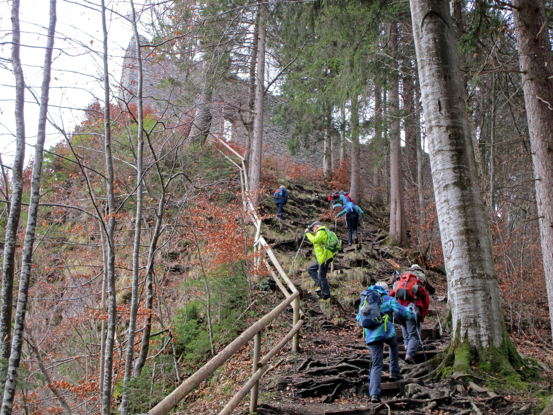Aufstieg zur Burgruine Werdenfels | © DAV Augsburg Senioren