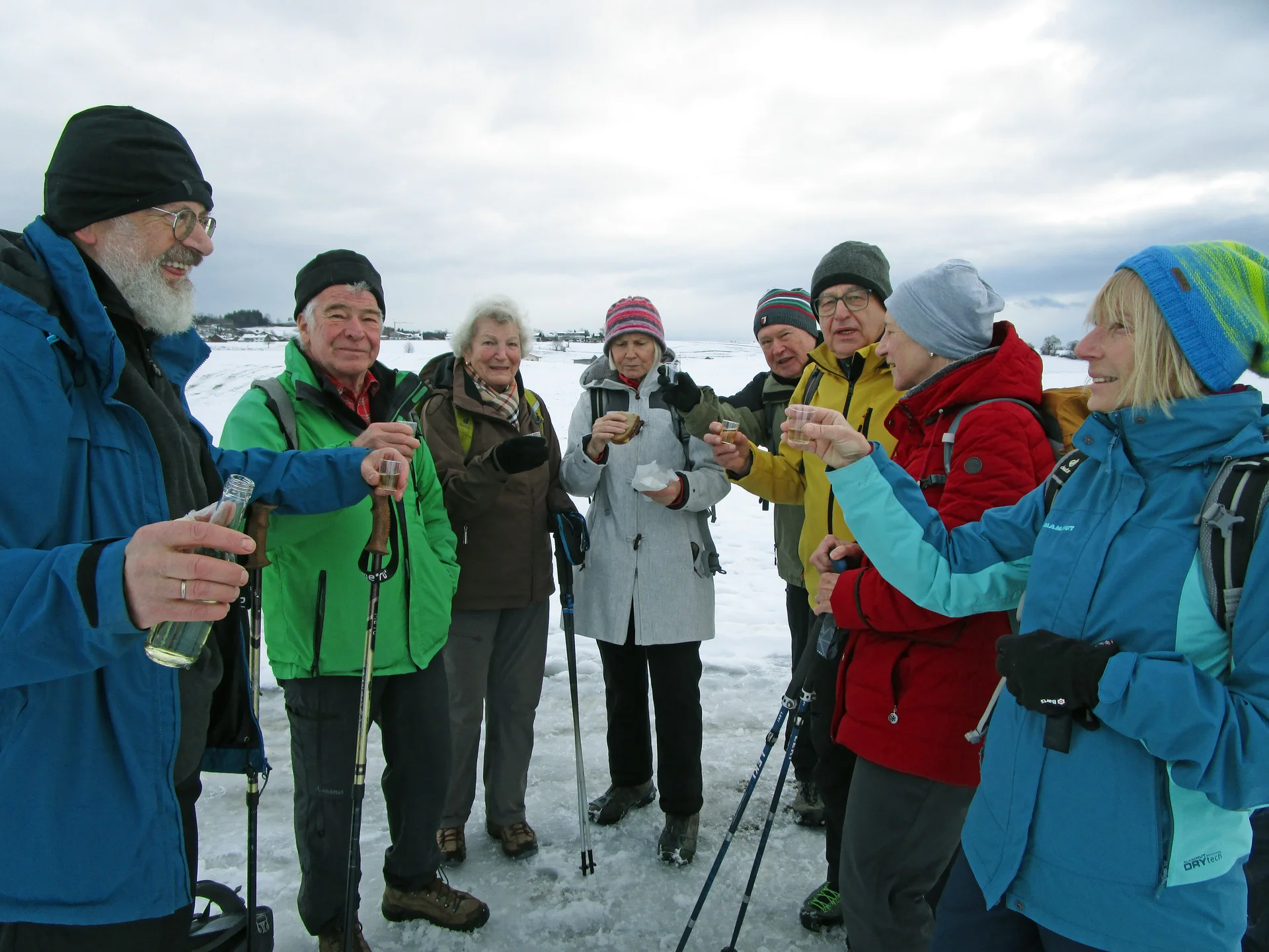Wolfgang spediert einen Umtrunk | © DAV Augsburg Senioren