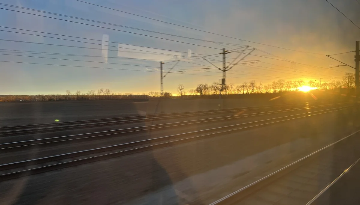 Sonnenuntergang in der RB 87 zwischen München Pasing und Mering | © DAV Augsburg Senioren