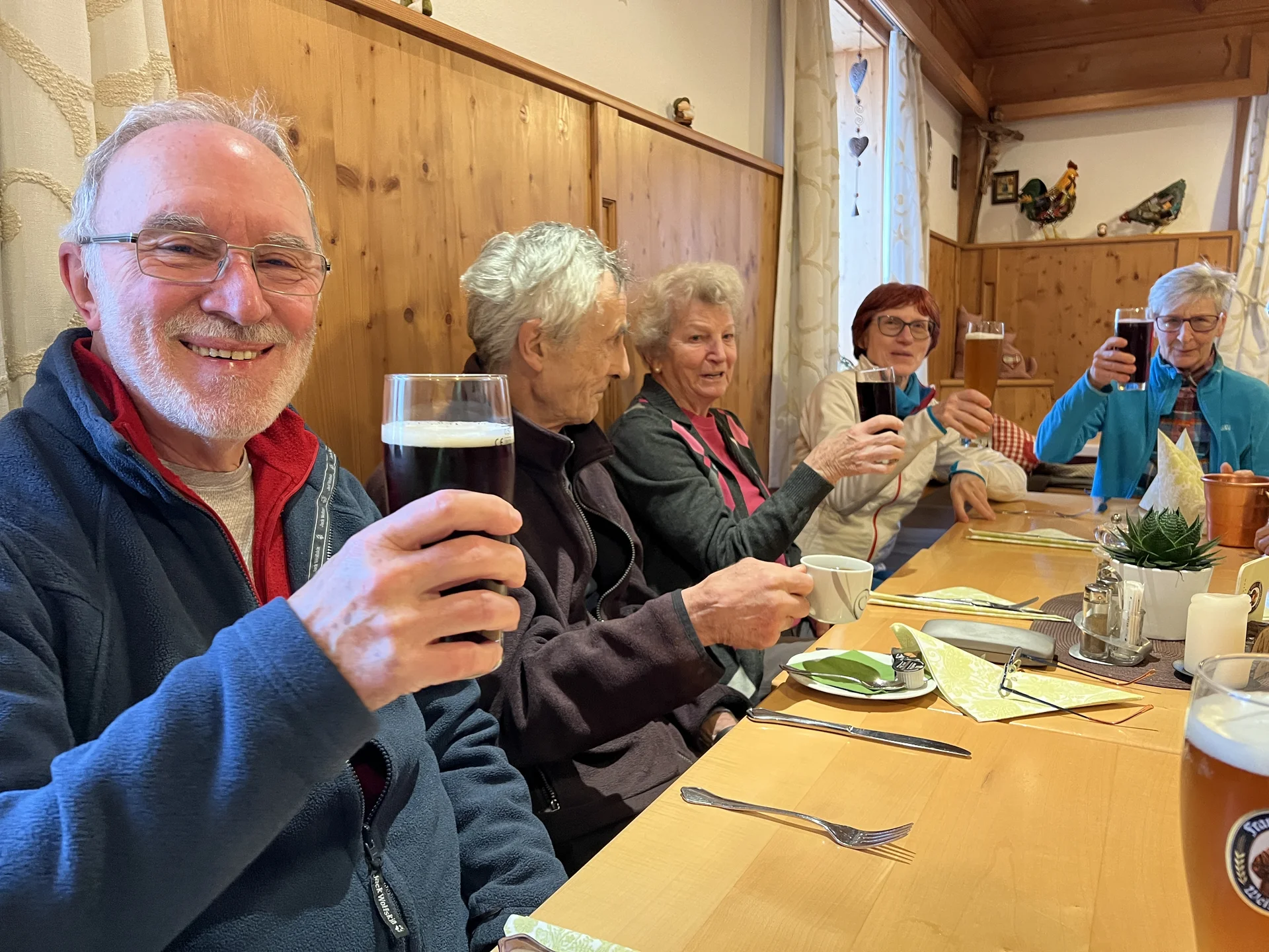 Mittagsrast im Gasthof Lieberwirth in Schöffau | © DAV Augsburg Senioren