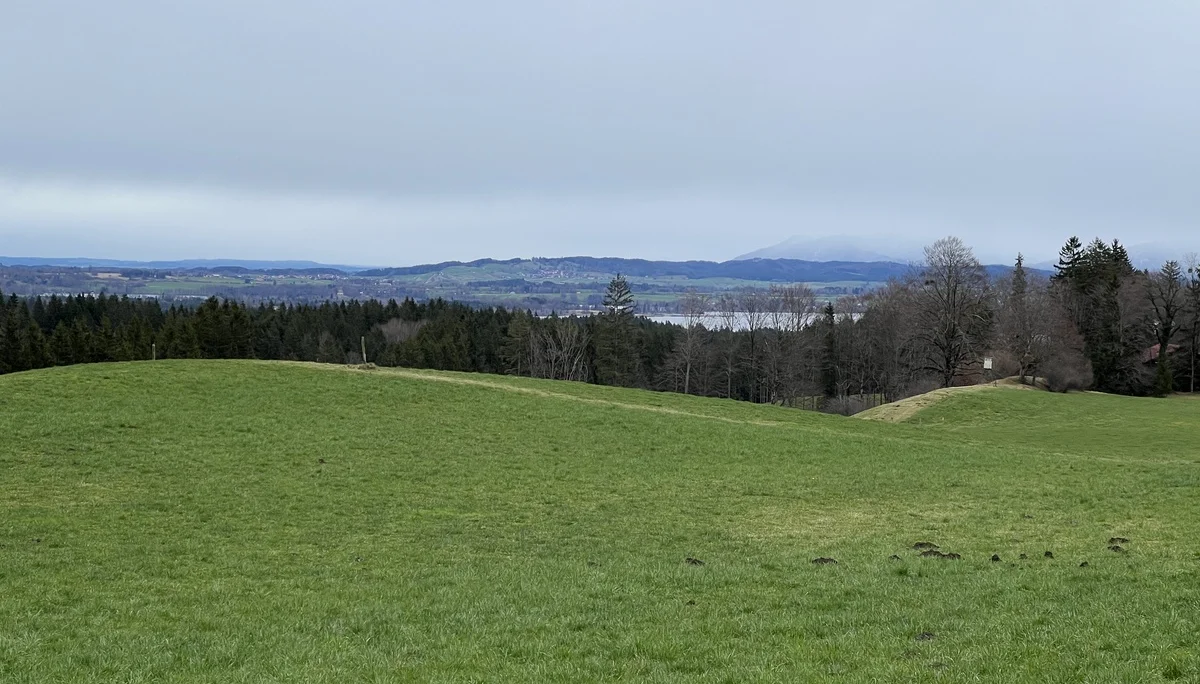 Blick auf den Staffelsee, dahinter der Zwiesel bei Bad Tölz | © DAV Augsburg Senioren