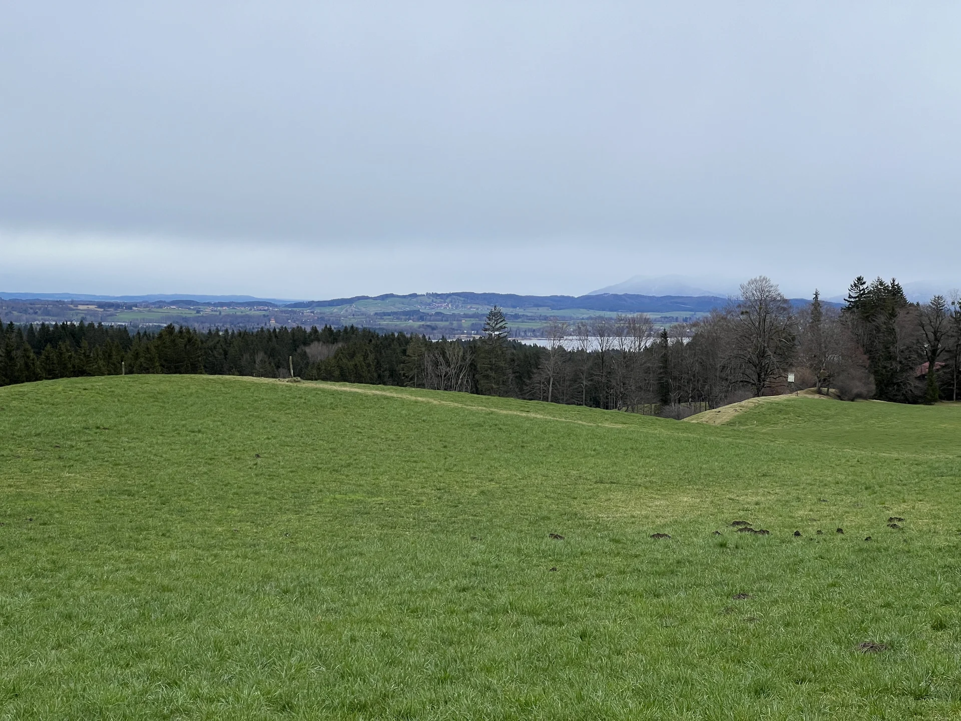 Blick auf den Staffelsee, dahinter der Zwiesel bei Bad Tölz | © DAV Augsburg Senioren