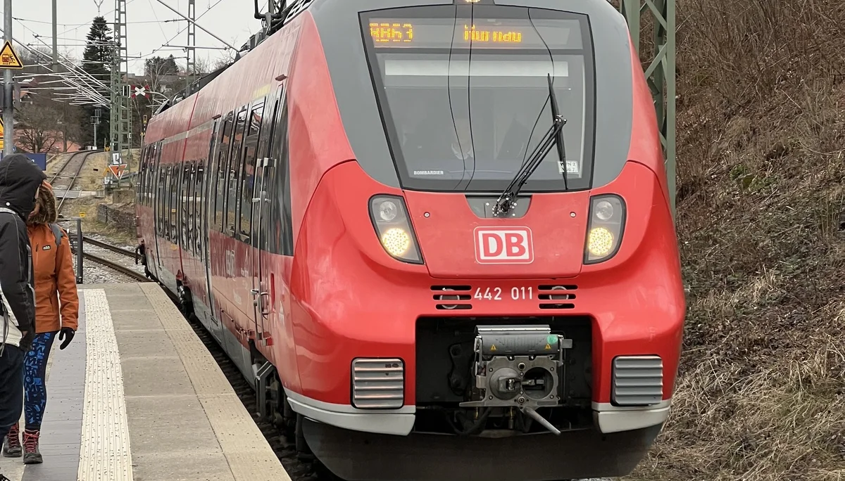 RB 63 fährt im Bahnhof Bad Kohlgrub ein | © DAV Augsburg Senioren