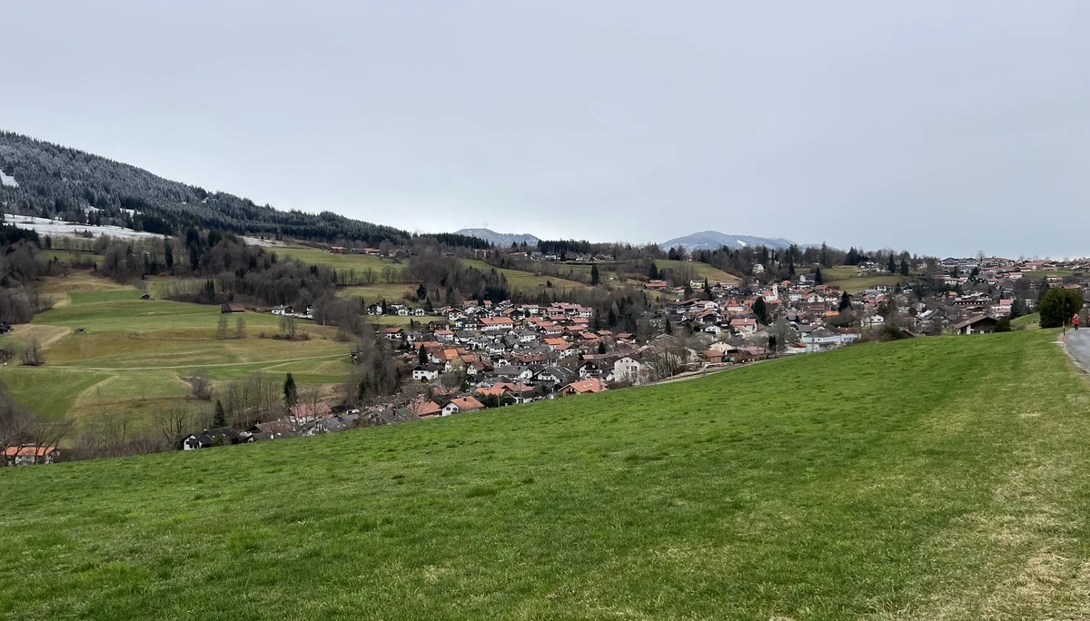 Bei Bad Kohlgrub, Ortsteil Stegrain - Blick auf Bad Kohlgrub | © DAV Augsburg Senioren