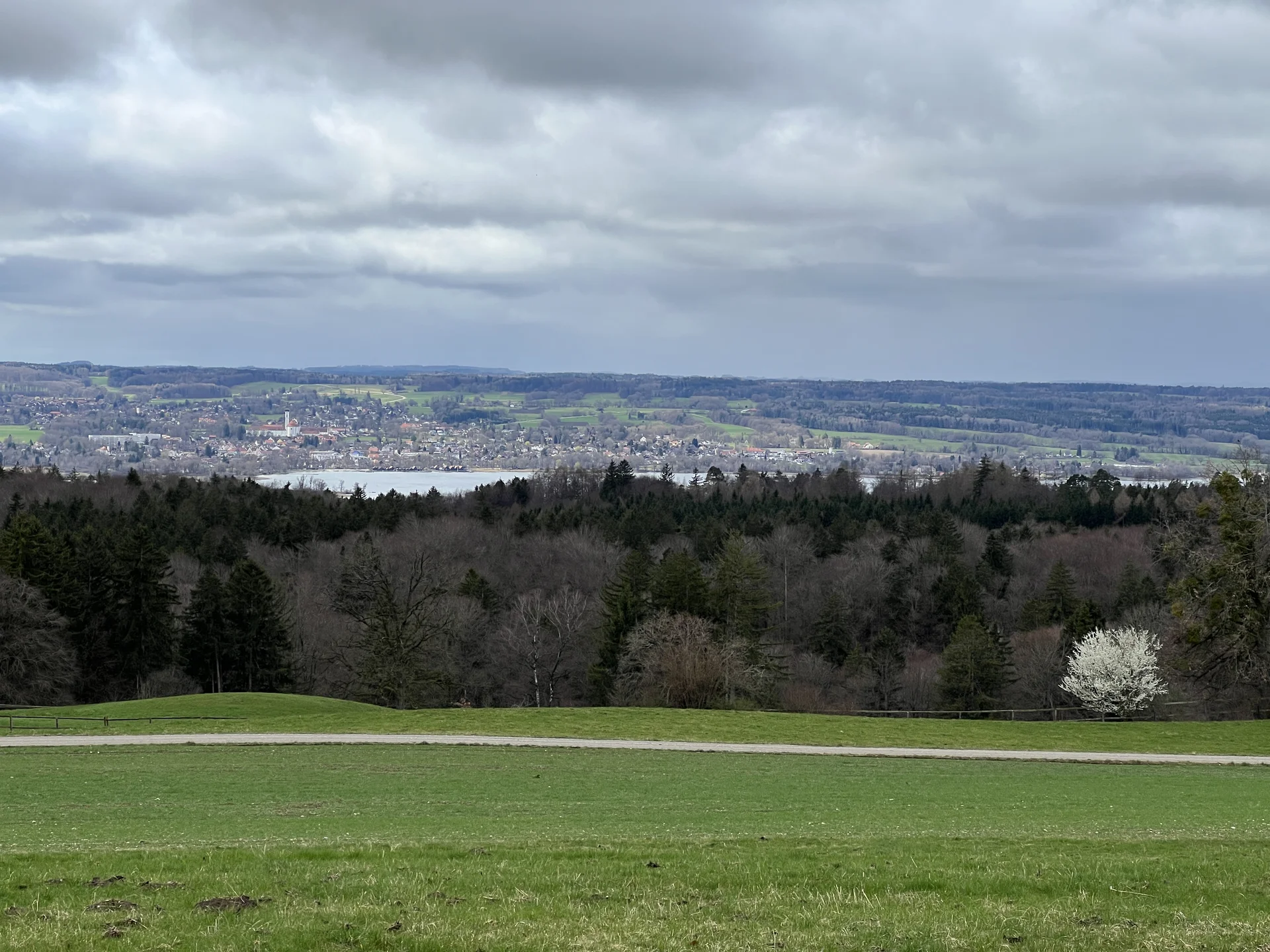 Zwischen Pähl und Andechs - Blick von der Kalten Wage zum Ammersee | © DAV Augsburg Senioren