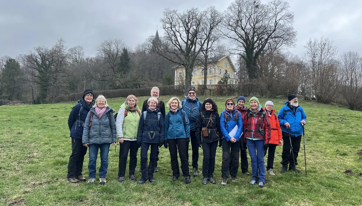 Pähl, Gruppenfoto mit Blick | © DAV Augsburg Senioren
