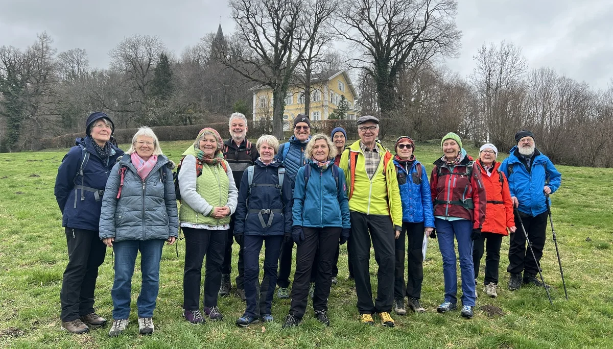 Pähl, Gruppenfoto mit Blick | © DAV Augsburg Senioren