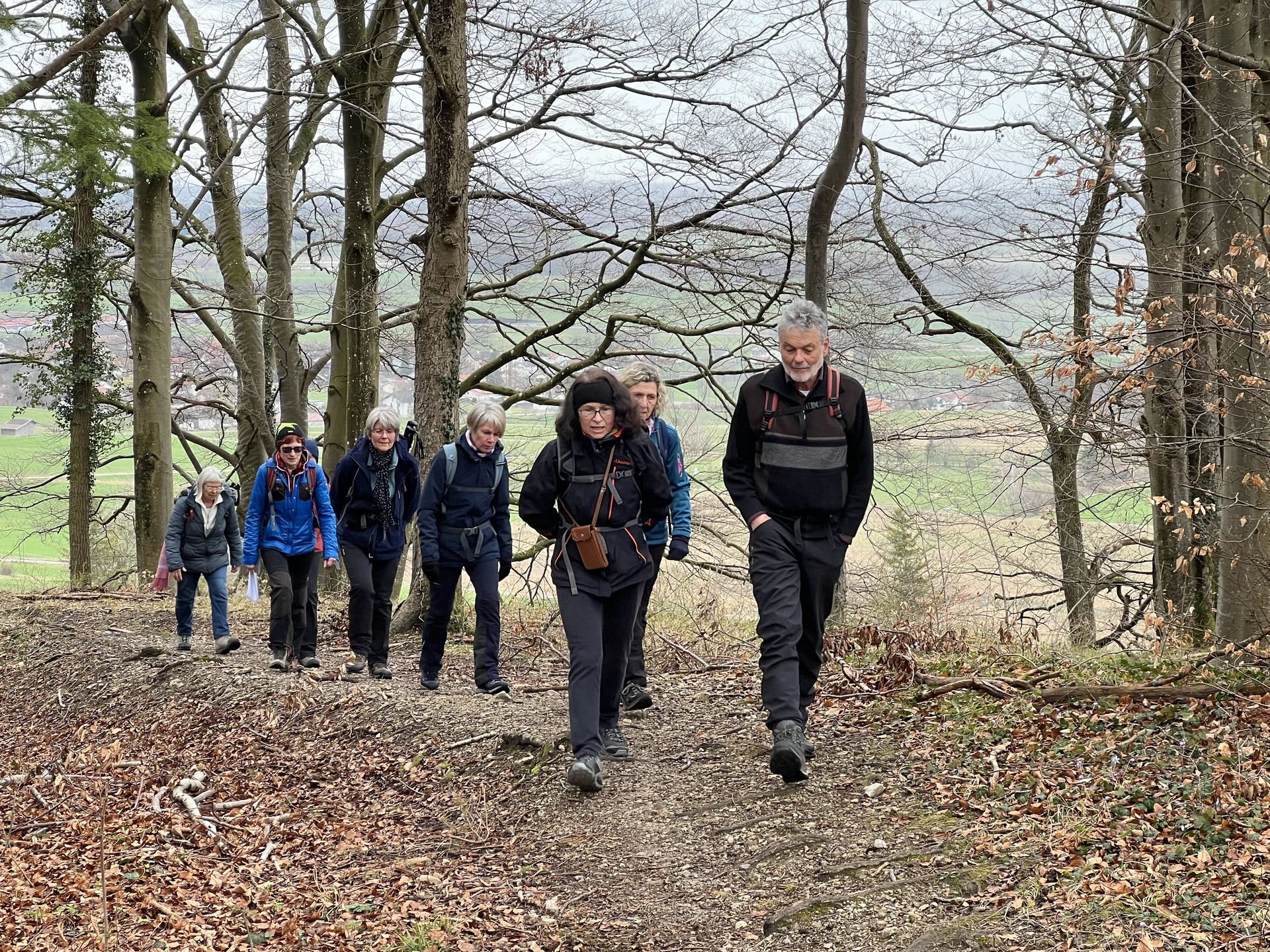 Bei Pähl - Aufstieg auf den Höhenrücke in Richtung Andechs | © DAV Augsburg Senioren