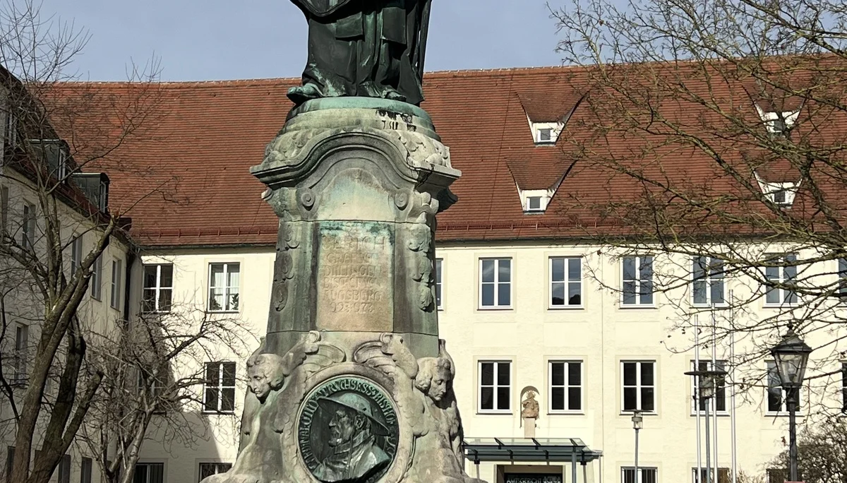 Dillingen - Ulrichsdenkmal neben der Studienkirche | © DAV Augsburg Senioren