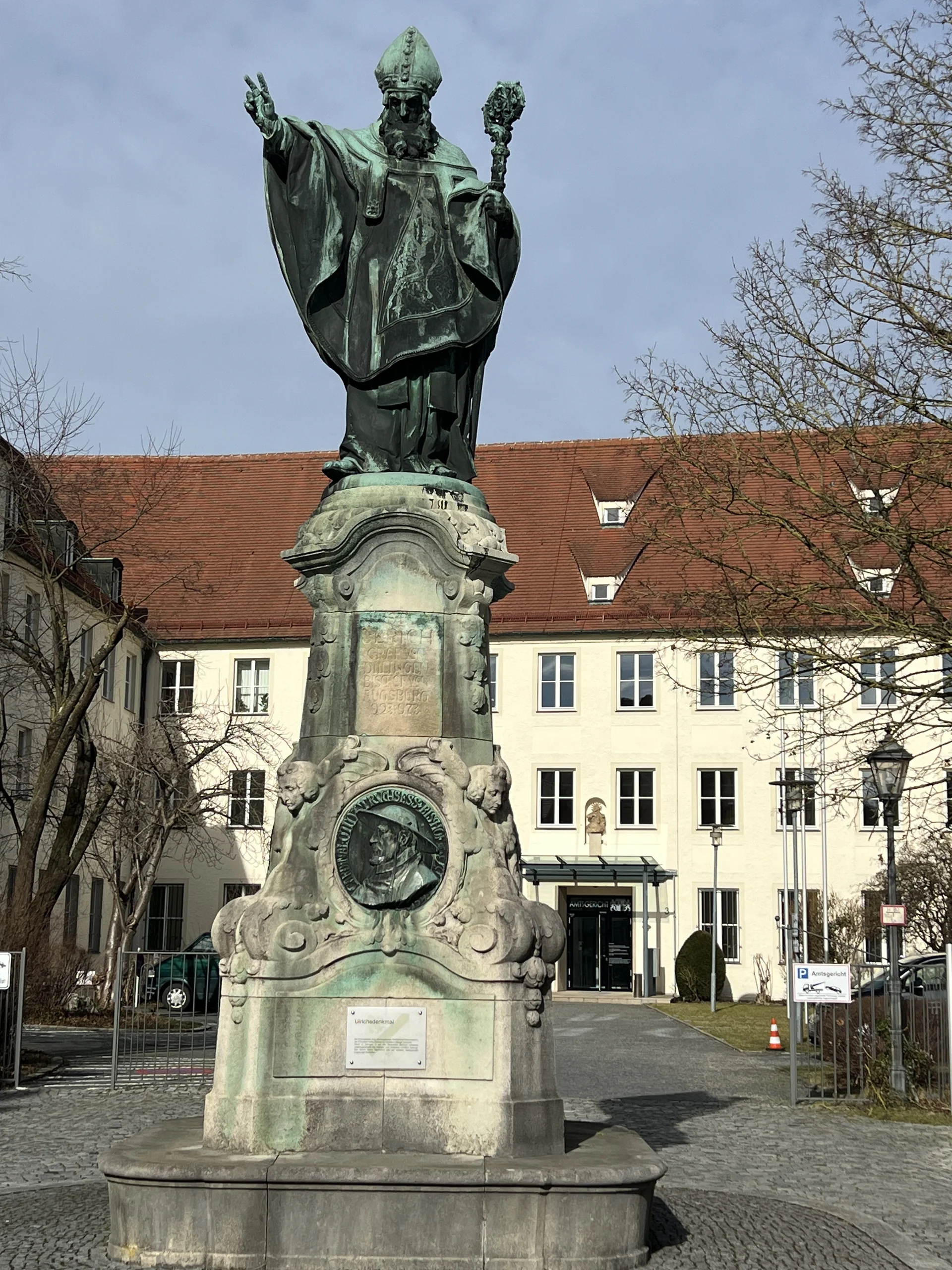 Dillingen - Ulrichsdenkmal neben der Studienkirche | © DAV Augsburg Senioren