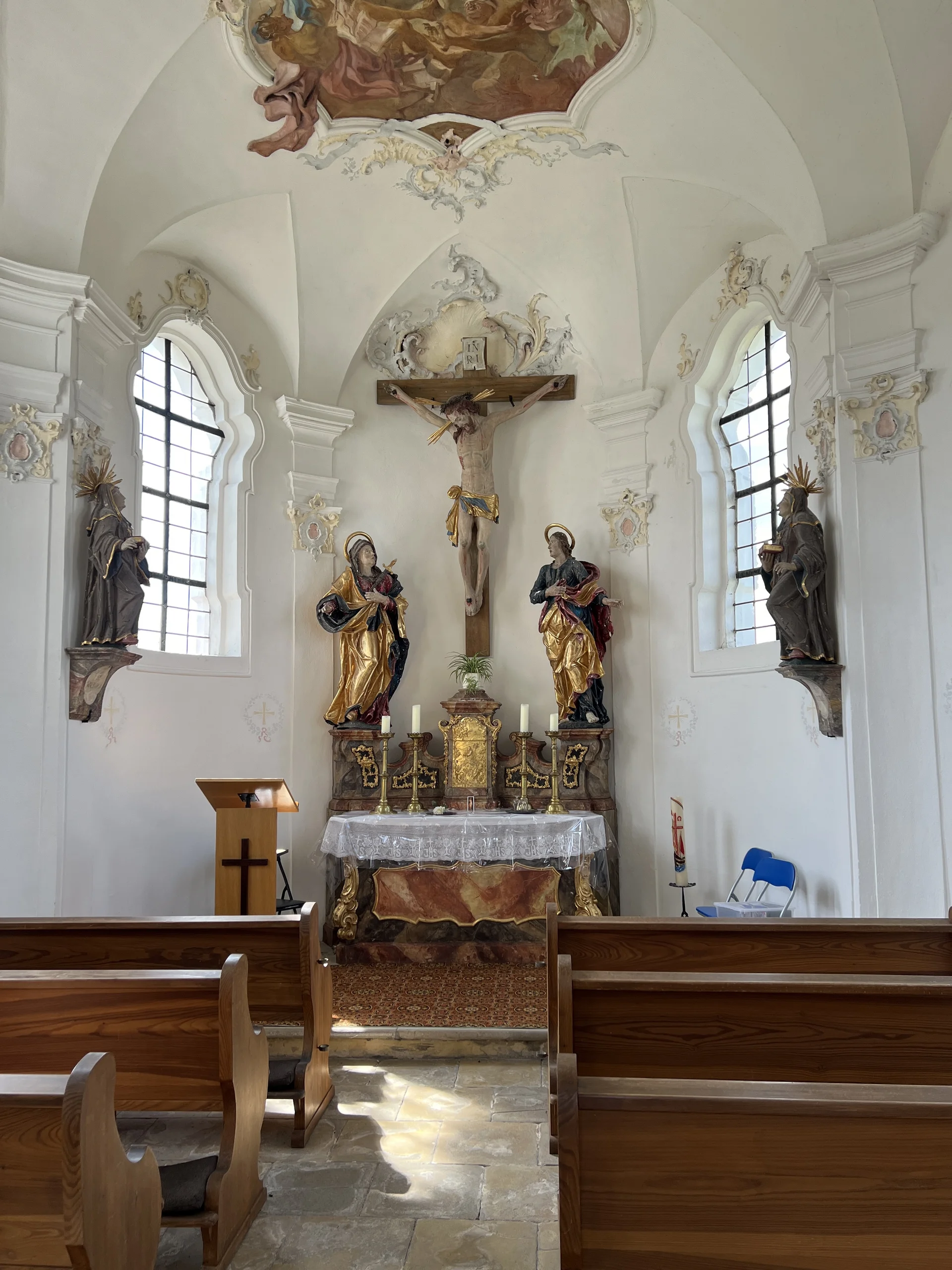 Wörnitzstein - Kalvarienbergkapelle St. Petrus, Altar Mitte 18. Jhd. aus dem Umkreis Johann Georg Bschorer | © DAV Augsburg Senioren