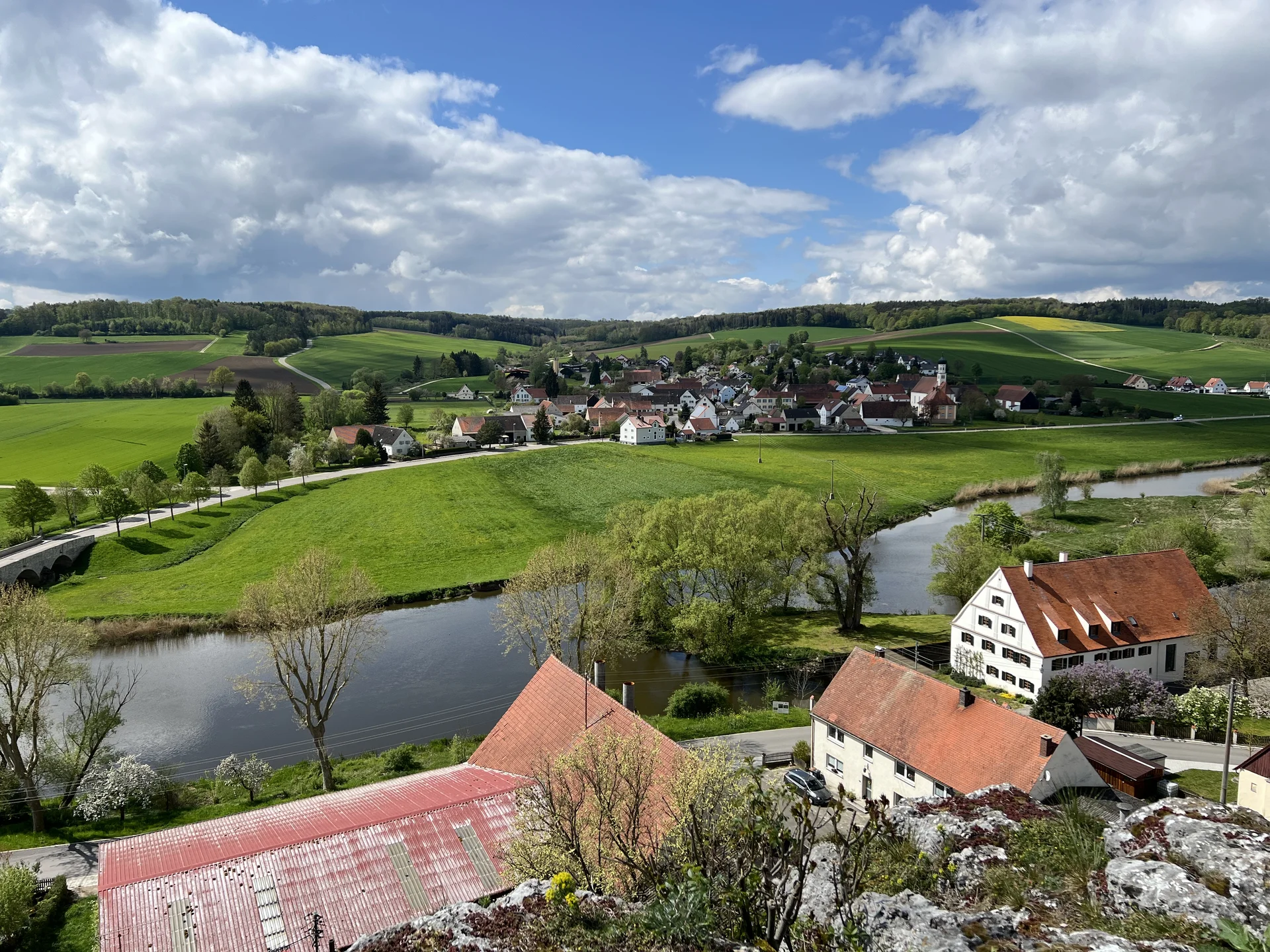 Wörnitzstein - Blick von der Kalvarienbergkapelle St. Petrus auf das Wörnitztal | © DAV Augsburg Senioren