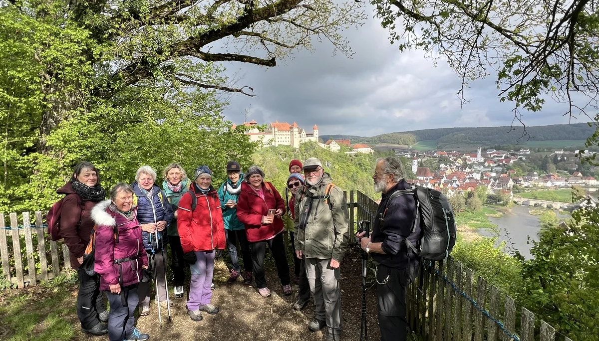 Blick von der "Schönen Aussicht" (Wedelbuck) auf Burg und Stadt Harburg | © DAV Augsburg Senioren