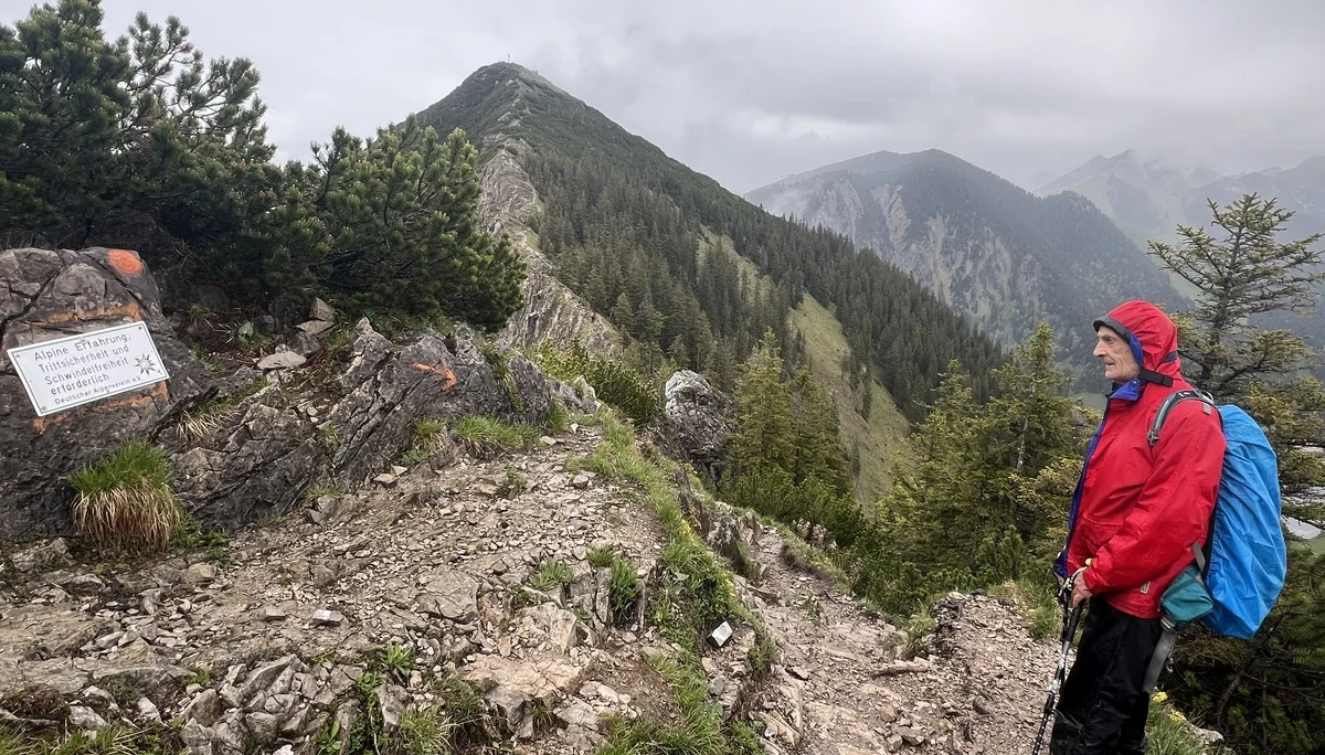 Blick vom Brecherspitze-Westgipfel auf den Hauptgipfel | © DAV Senioren