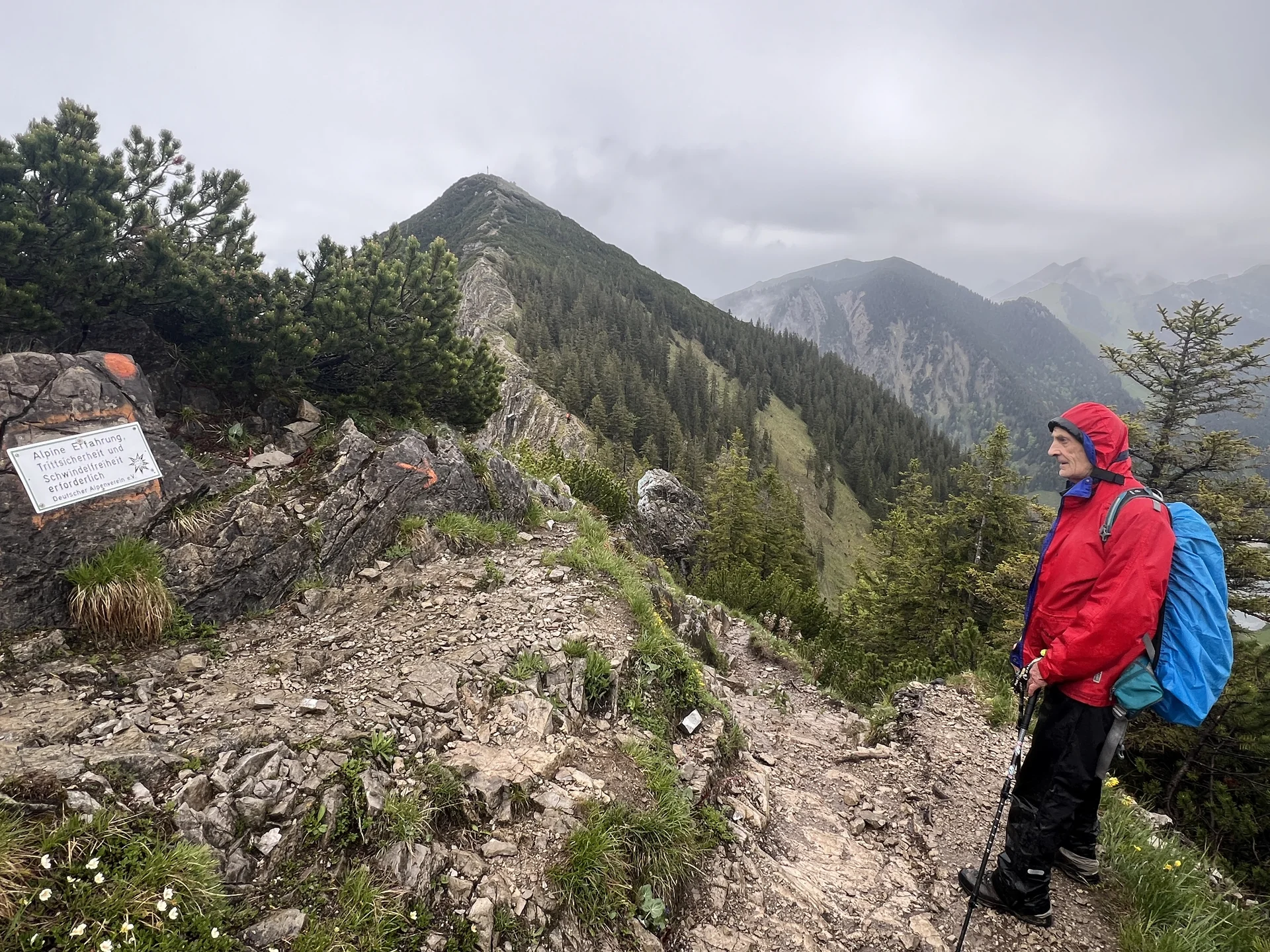Blick vom Brecherspitze-Westgipfel auf den Hauptgipfel | © DAV Senioren
