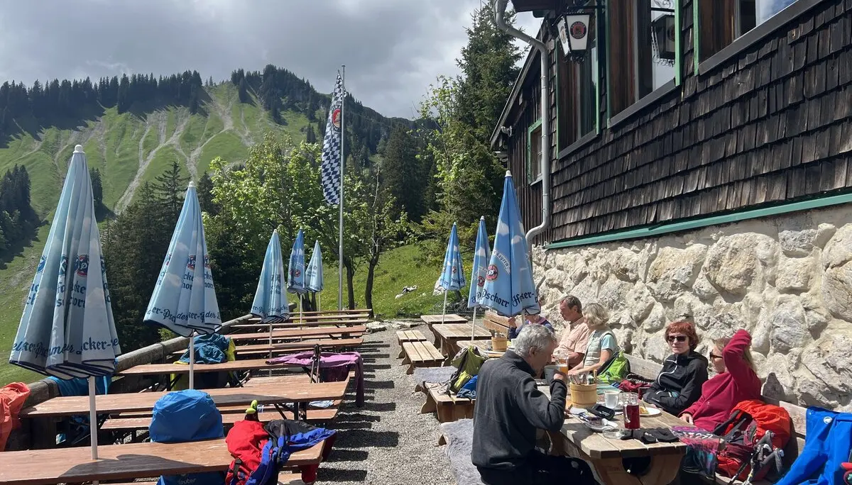 Sonnenterrasse der Oberen Firstalm | © DAV Augsburg Senioren