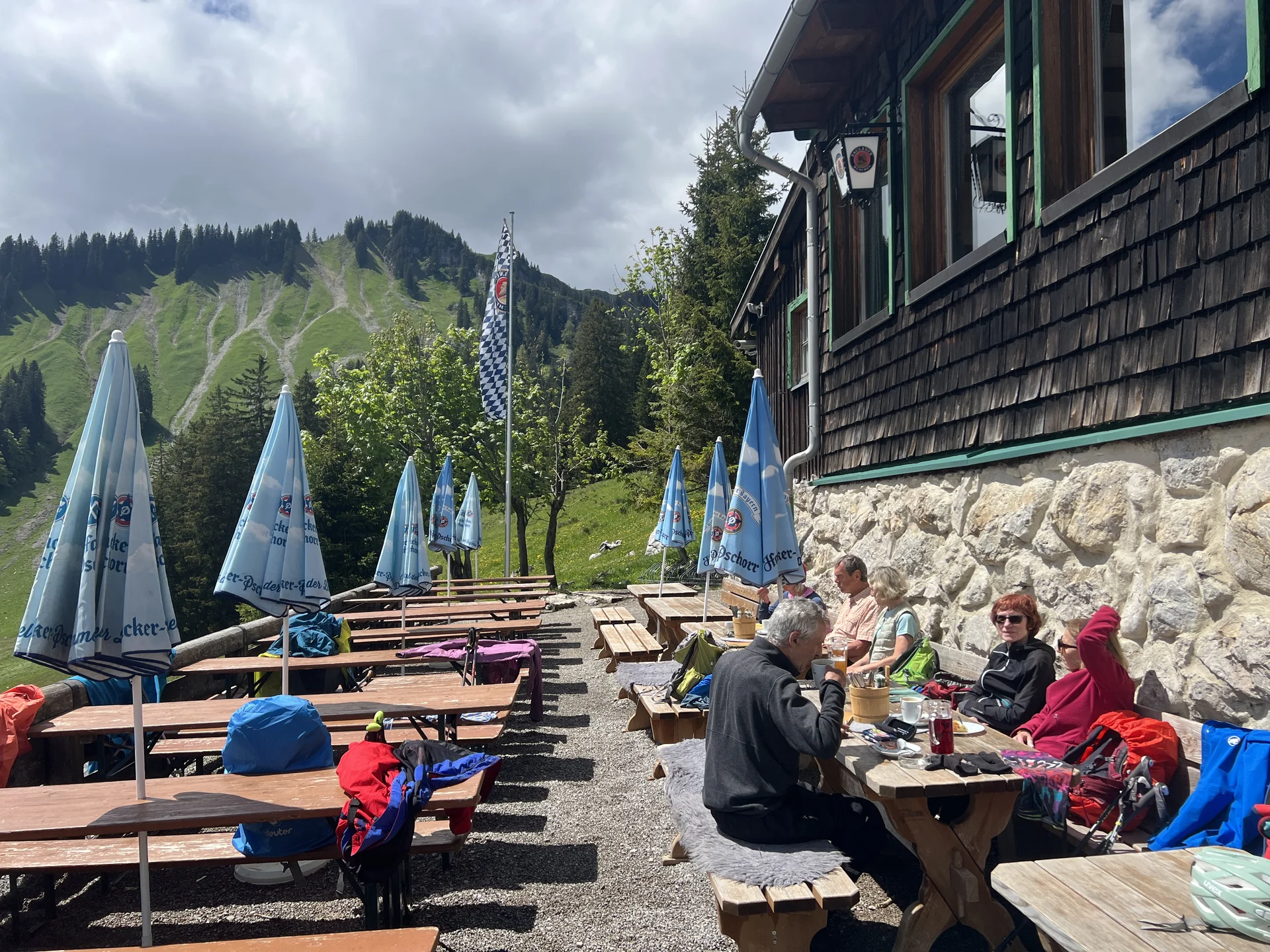 Sonnenterrasse der Oberen Firstalm | © DAV Augsburg Senioren