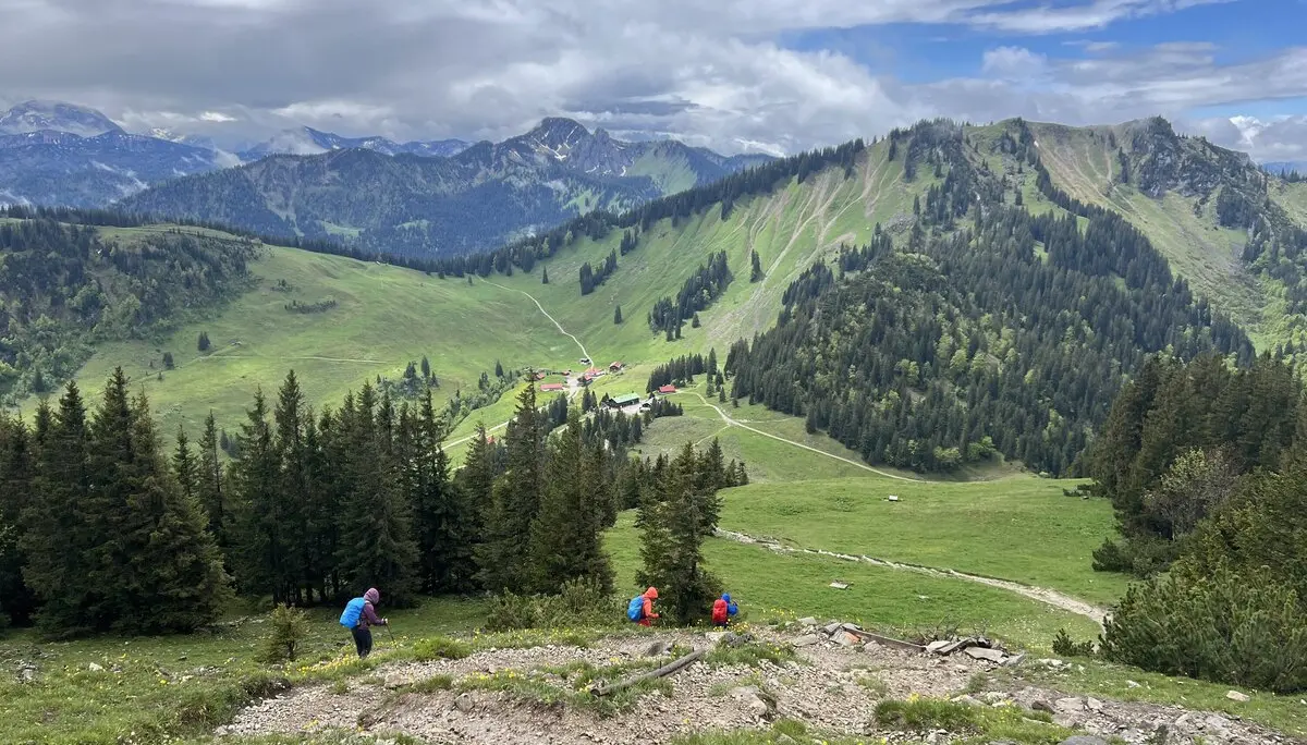 Am Brecherspitz-Westgipfel mit Blick auf die Firstalmen | © DAV Augsburg Senioren