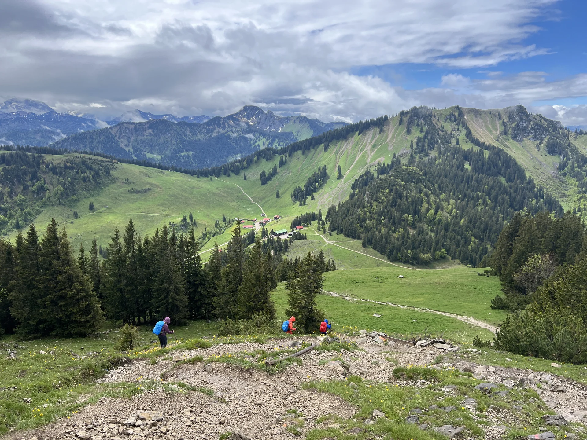 Am Brecherspitz-Westgipfel mit Blick auf die Firstalmen | © DAV Augsburg Senioren