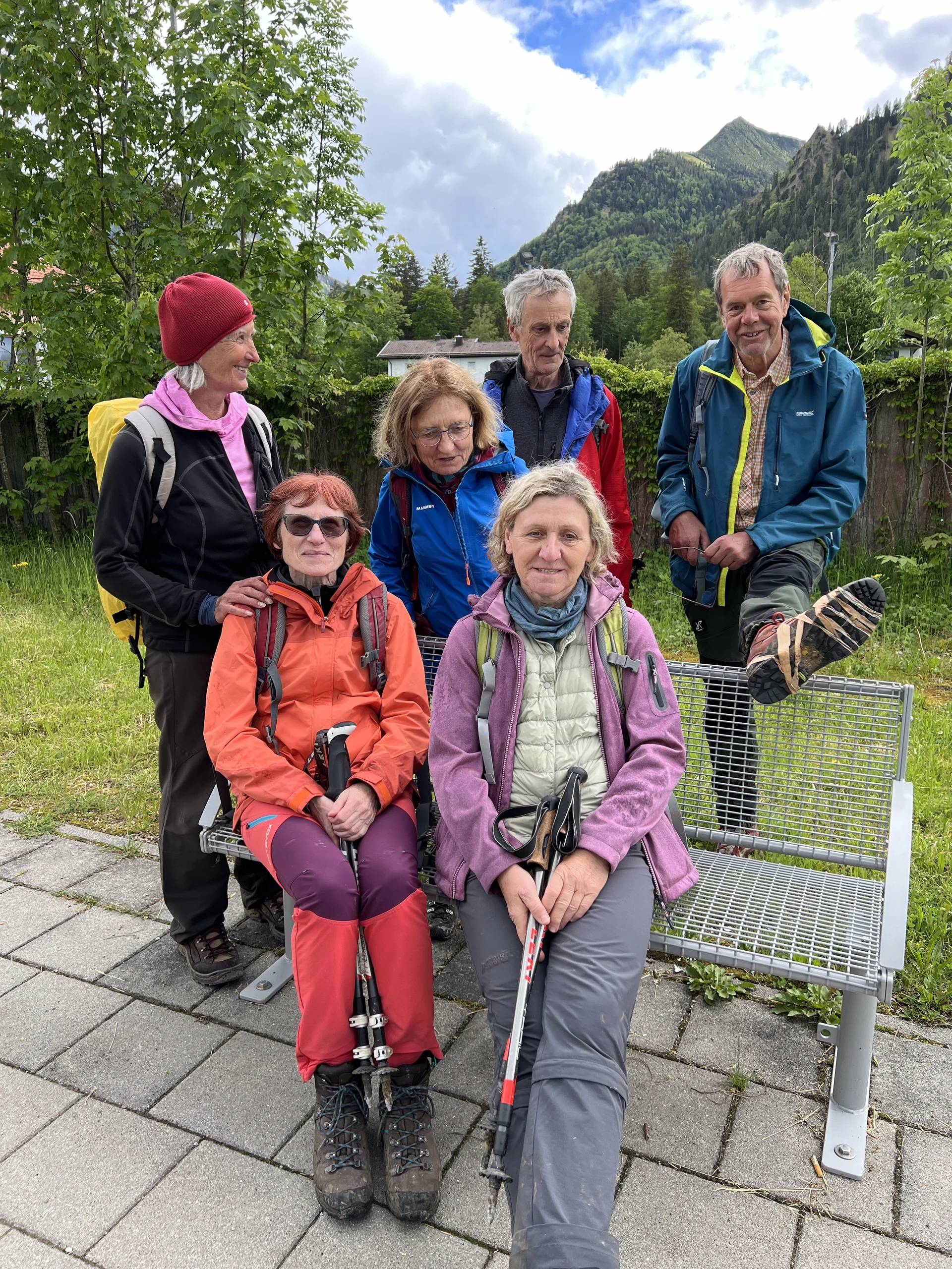 Am Bahnhof von Fischhausen-Neuhaus | © DAV Augsburg Senioren