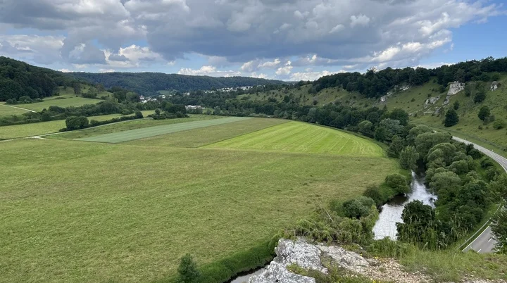  Blick zurück von den Zwölf Aposteln nach Solnhofen | © DAV Augsburg Senioren