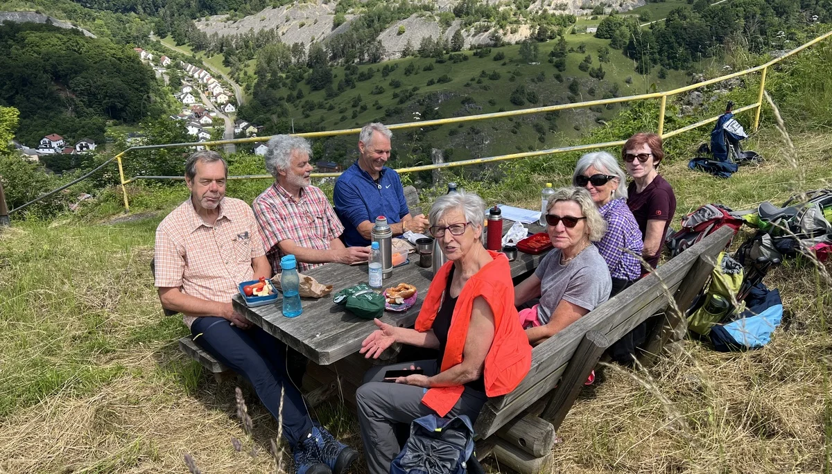 Mittagsrast in der Ruine Mörnsheim | © DAV Augsburg Senioren