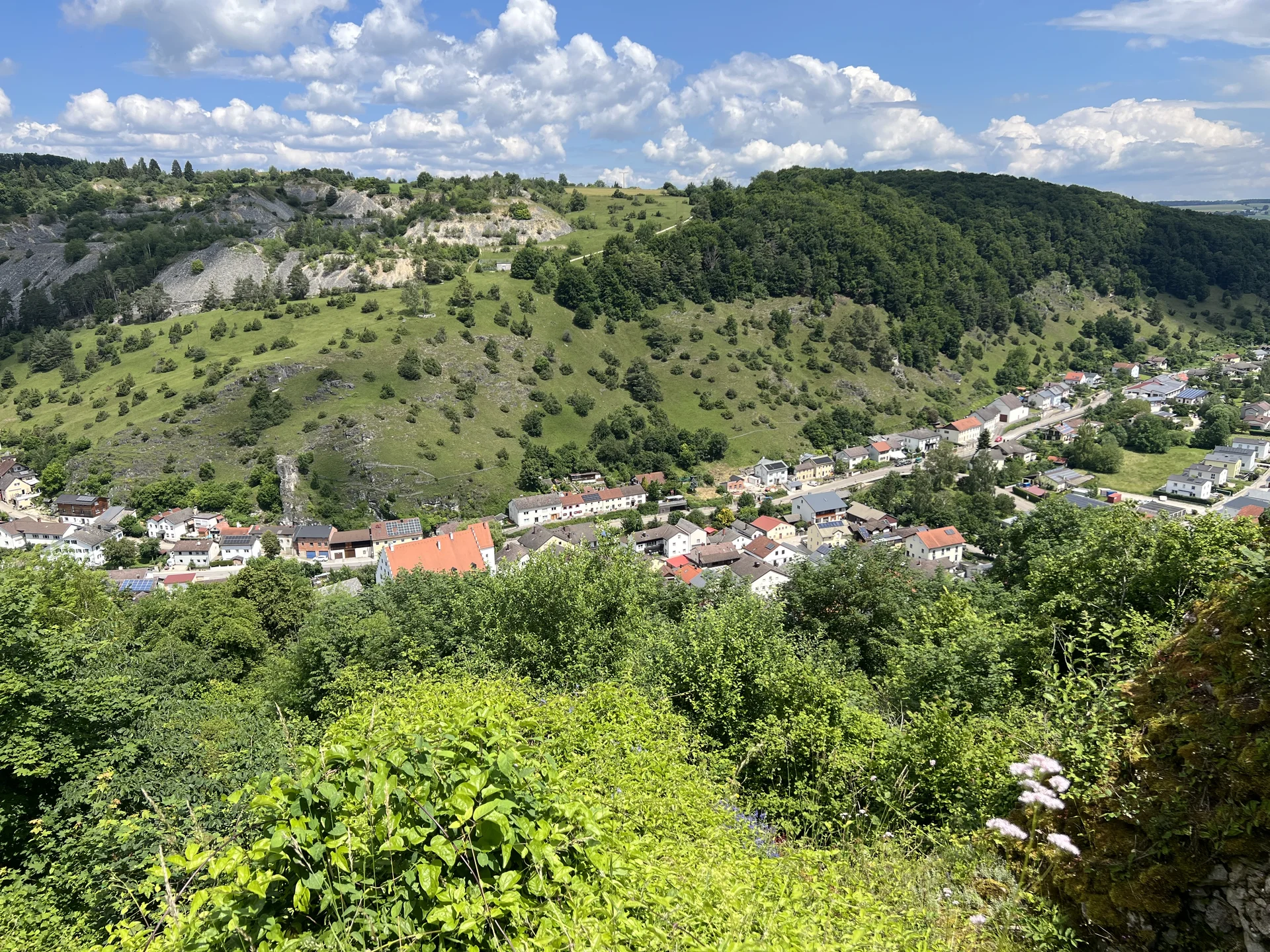 Maxberg, Mörnsheim und Gailachtal von der Ruine aus gesehen | © DAV Augsburg Senioren